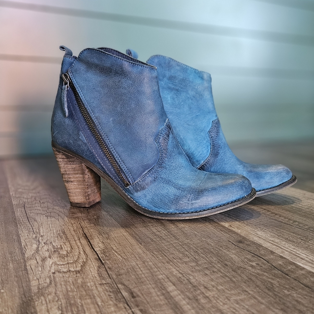 Charles David Leather Western Blue Booties